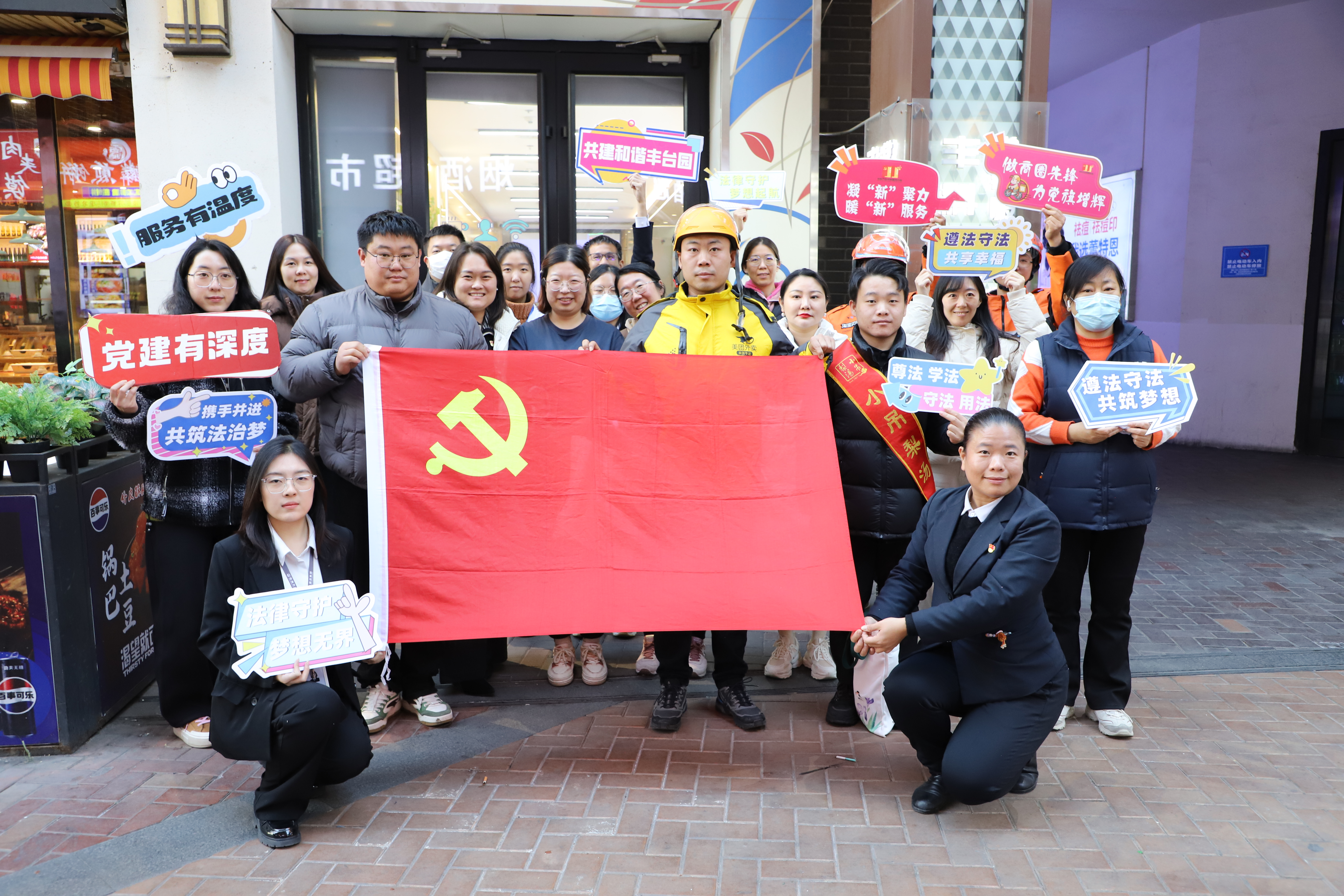 54030621.jpg 54030621.jpg